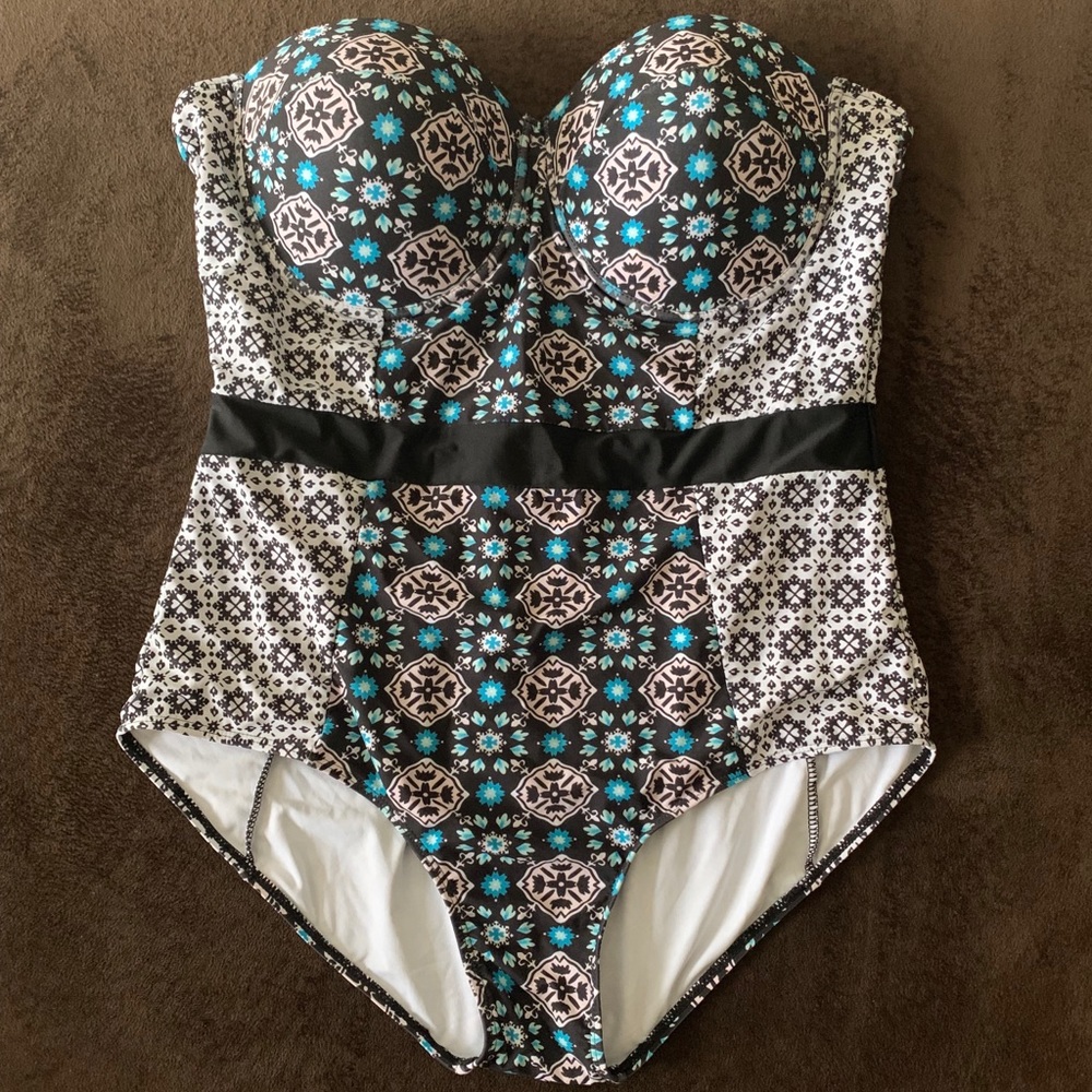 Strapless bathing suit